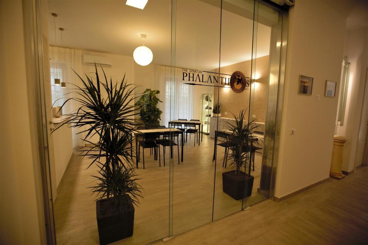 Phalanthos Taranto Bed and Breakfast Exteriör bild