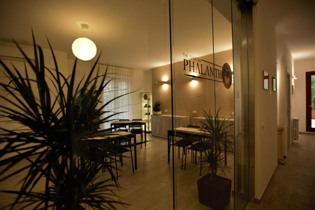 Phalanthos Taranto Bed and Breakfast Exteriör bild