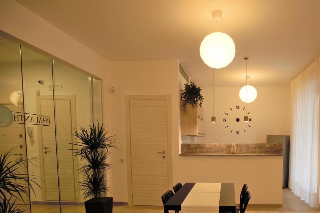 Phalanthos Taranto Bed and Breakfast Exteriör bild